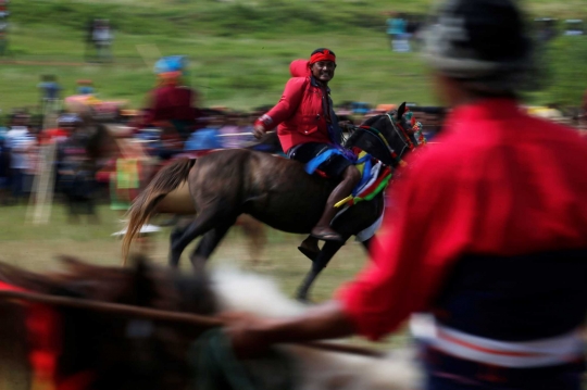 Festival Pasola, Perang Tombak Memohon Keberkahan Hasil Panen di Sumba