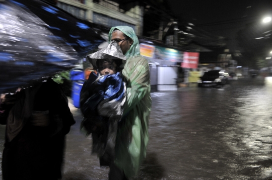 Ratusan Rumah Terendam Banjir di Cipinang