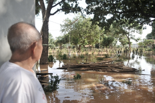 Banjir Rendam Ribuan Makam di Pulo Nangka