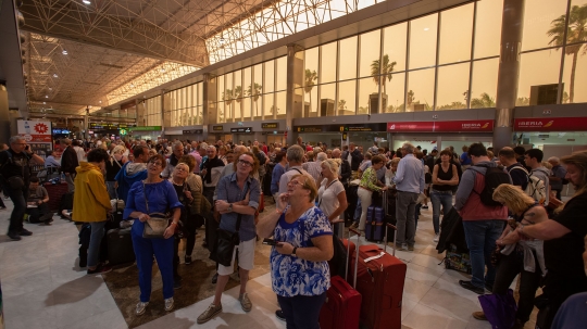 Dihantam Badai Pasir, Bandara di Spanyol Ditutup Sementara