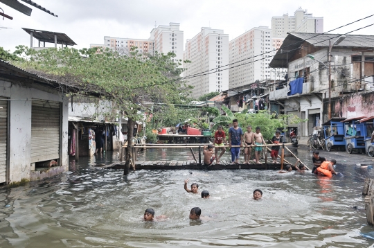 Banjir Masih Rendam Kampung Rawa Indah