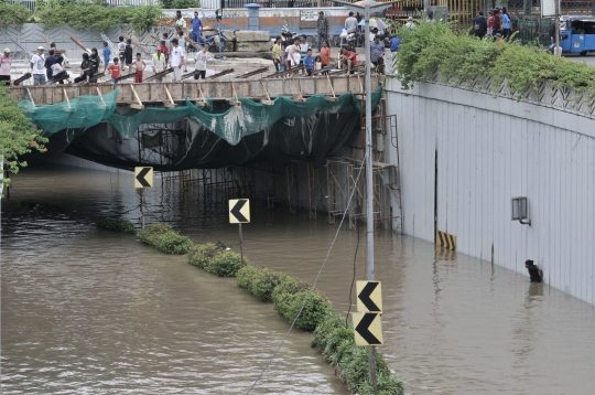 Banjir Rendam Underpass Senen