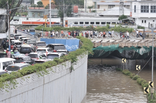 Banjir Rendam Underpass Senen