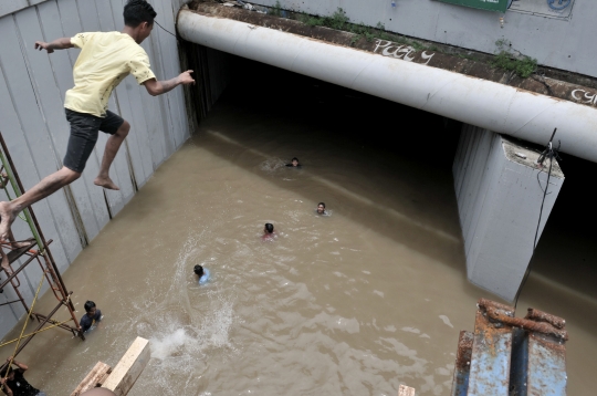 Banjir Rendam Underpass Senen