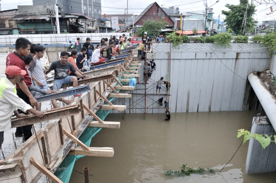 Banjir Rendam Underpass Senen