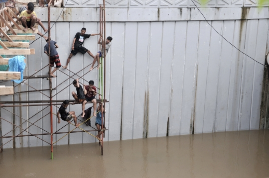 Banjir Rendam Underpass Senen