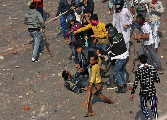 Bentrokan Berdarah Pendukung dan Penentang UU Kewarganegaraan India