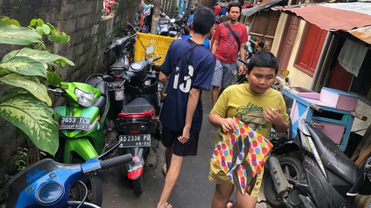 Ciliwung Meluap, Jalan Kebon Pala II jadi Parkir Umum