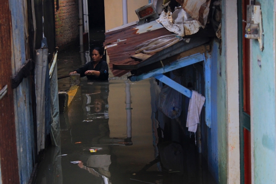 Banjir Setinggi Dada Orang Dewasa Rendam Bukit Duri