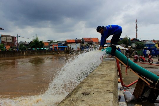 Banjir Setinggi Dada Orang Dewasa Rendam Bukit Duri