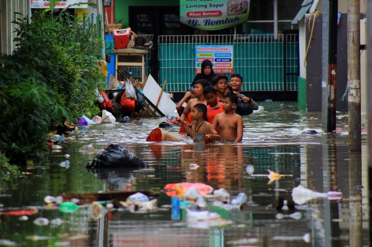 Banjir Setinggi Dada Orang Dewasa Rendam Bukit Duri