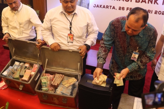 Bank Indonesia Musnahkan Ribuan Lembar Uang Palsu