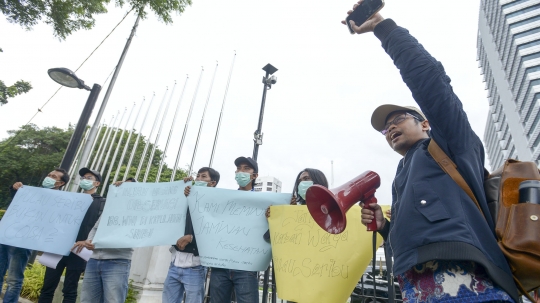 Aksi Demonstran Tolak Pulau Sebaru Jadi Tempat Karantina Pasien Corona