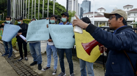 Aksi Demonstran Tolak Pulau Sebaru Jadi Tempat Karantina Pasien Corona