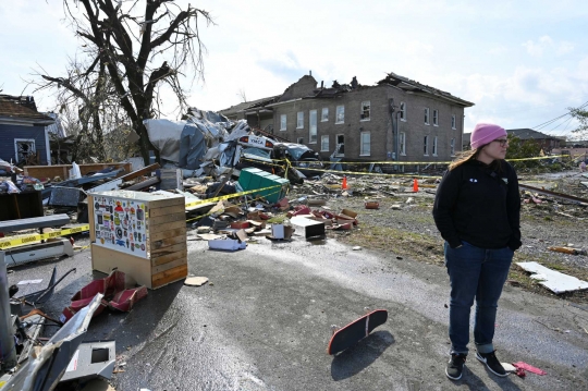Tornado Hantam Nashville AS, Mobil Hingga Pesawat Bergelimpangan