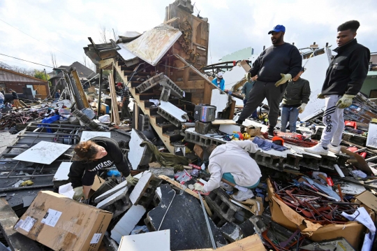 Tornado Hantam Nashville AS, Mobil Hingga Pesawat Bergelimpangan