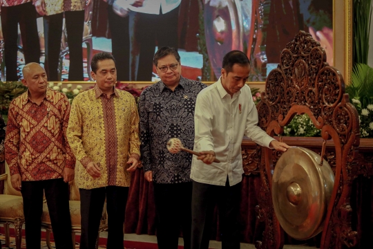 Pukul Gong, Jokowi Buka Raker Kementerian Perdagangan 2020