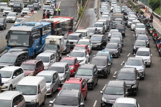 Aksi Demo di DPR Sebabkan Macet Mengular