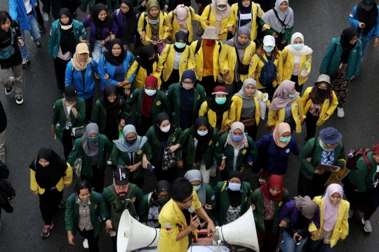 Tolak RUU Omnibus Law, Mahasiswa Geruduk Gedung DPR/MPR