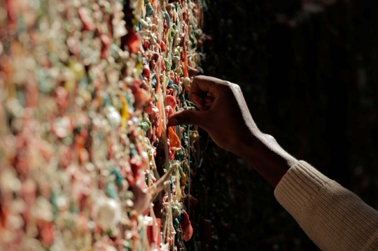 Gum Wall, Atraksi Wisata Menjijikkan di Seattle