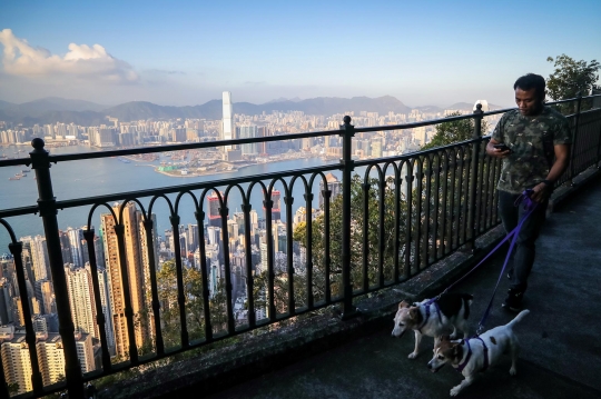 Mendaki Jadi Cara Warga Hong Kong Hindari Virus Corona
