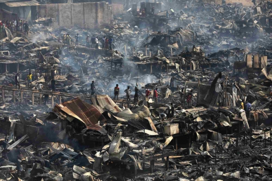 Ratusan Rumah Hangus Terbakar di Bangladesh