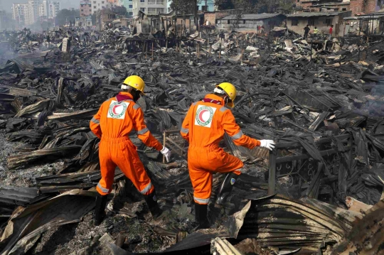 Ratusan Rumah Hangus Terbakar di Bangladesh
