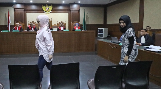 Berhijab, Jennifer Dunn Bersaksi di Sidang TPPU dan Korupsi