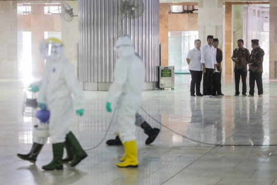 Presiden Jokowi Tinjau Langsung Sterilisasi Masjid Istiqlal