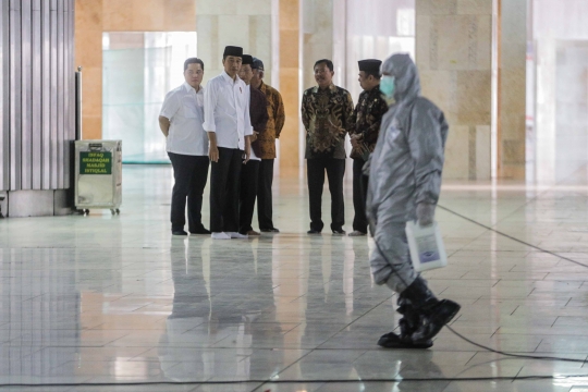 Presiden Jokowi Tinjau Langsung Sterilisasi Masjid Istiqlal