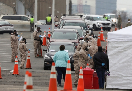 Layanan Drive-Thru Tes Virus Corona Diserbu Warga Colorado