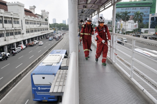 Penyemprotan Disinfektan pada Fasilitas Umum