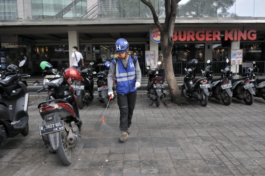 Penyemprotan Disinfektan pada Fasilitas Umum