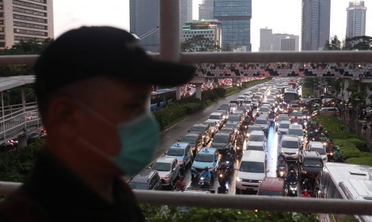 Imbas Ganjil Genap ditiadakan, Lalu Lintas di Sudirman Macet Parah