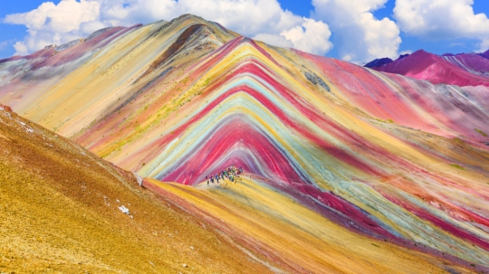 Potret Vinicunca, Bukit Berwarna Pelangi di Peru yang Seindah Negeri Fantasi