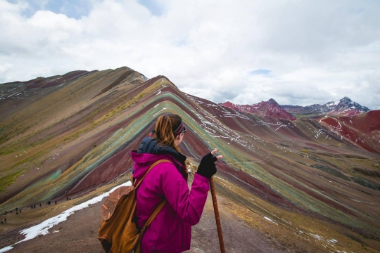 Potret Vinicunca, Bukit Berwarna Pelangi di Peru yang Seindah Negeri Fantasi