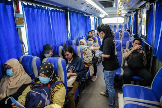 Aksi Relawan Berbagi Masker Gratis Cegah Penyebaran Covid-19