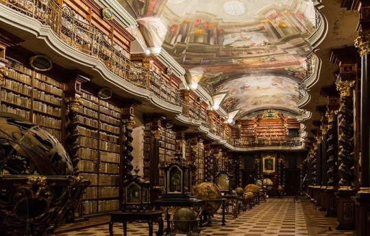 Melihat Salah Satu Perpustakaan Terindah di Dunia yang Ada di Praha, Ceko