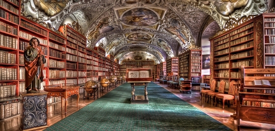 Melihat Salah Satu Perpustakaan Terindah di Dunia yang Ada di Praha, Ceko