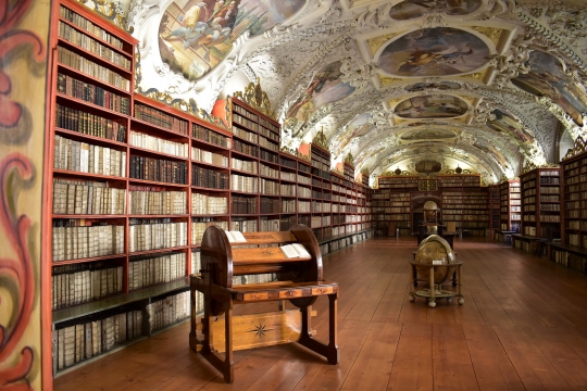 Melihat Salah Satu Perpustakaan Terindah di Dunia yang Ada di Praha, Ceko