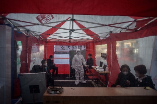 Mengintip Bilik Tes Virus Corona di Korea Selatan