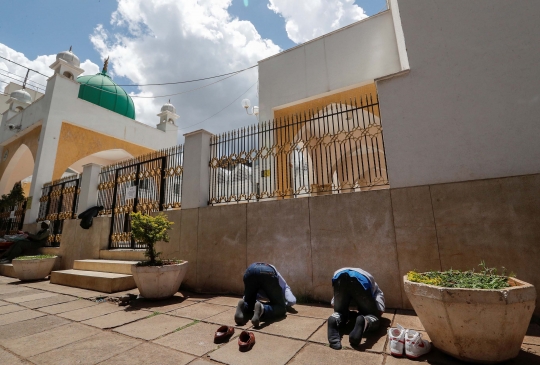 Potret Masjid di Sejumlah Negara Sepi Gara-Gara Corona