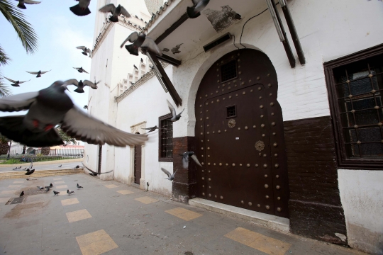 Potret Masjid di Sejumlah Negara Sepi Gara-Gara Corona