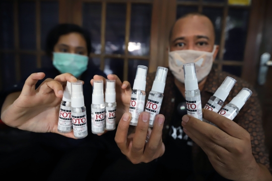 PFI Bagikan Masker dan Hand Sanitizer kepada Jurnalis Foto