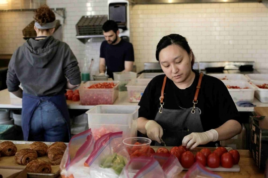 Restoran AS Sumbang 1.000 Boks Makanan untuk Tenaga Medis yang Tangani Pasien Corona