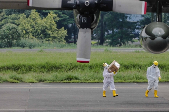 Pesawat Hercules Pembawa Alat Kesehatan dari China Tiba di Bandara Halim
