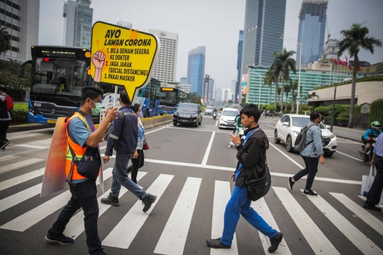 Aksi Relawan Kampanye Lawan Covid-19