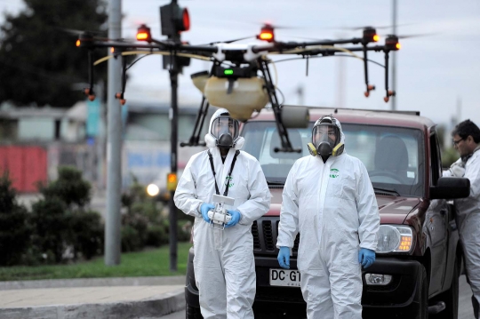 Semprotkan Disinfektan di Jalan, Chile Gunakan Drone