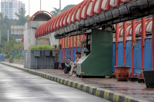 Suasana Sepi Terminal Bus Blok M Akibat Covid-19