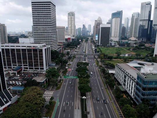 Pemandangan Jalanan Ibu Kota yang Lengang Akibat Corona